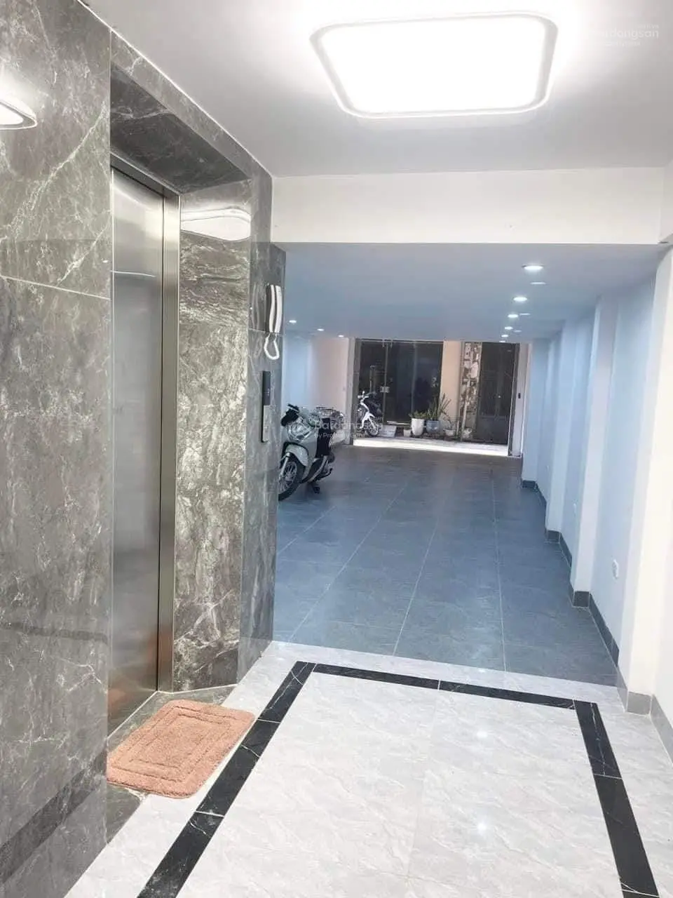 Nhà phố Trần Duy Hưng 18.5 tỷ 40m2 6 tầng thang máy. MT 3.7 mét. Nội thất đẹp, ô tô tránh