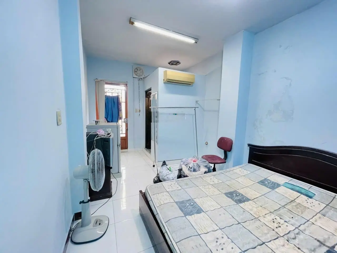 An dương vương quận 5, dt 30m2 4 tầng btct 3pn mới ở ngay.