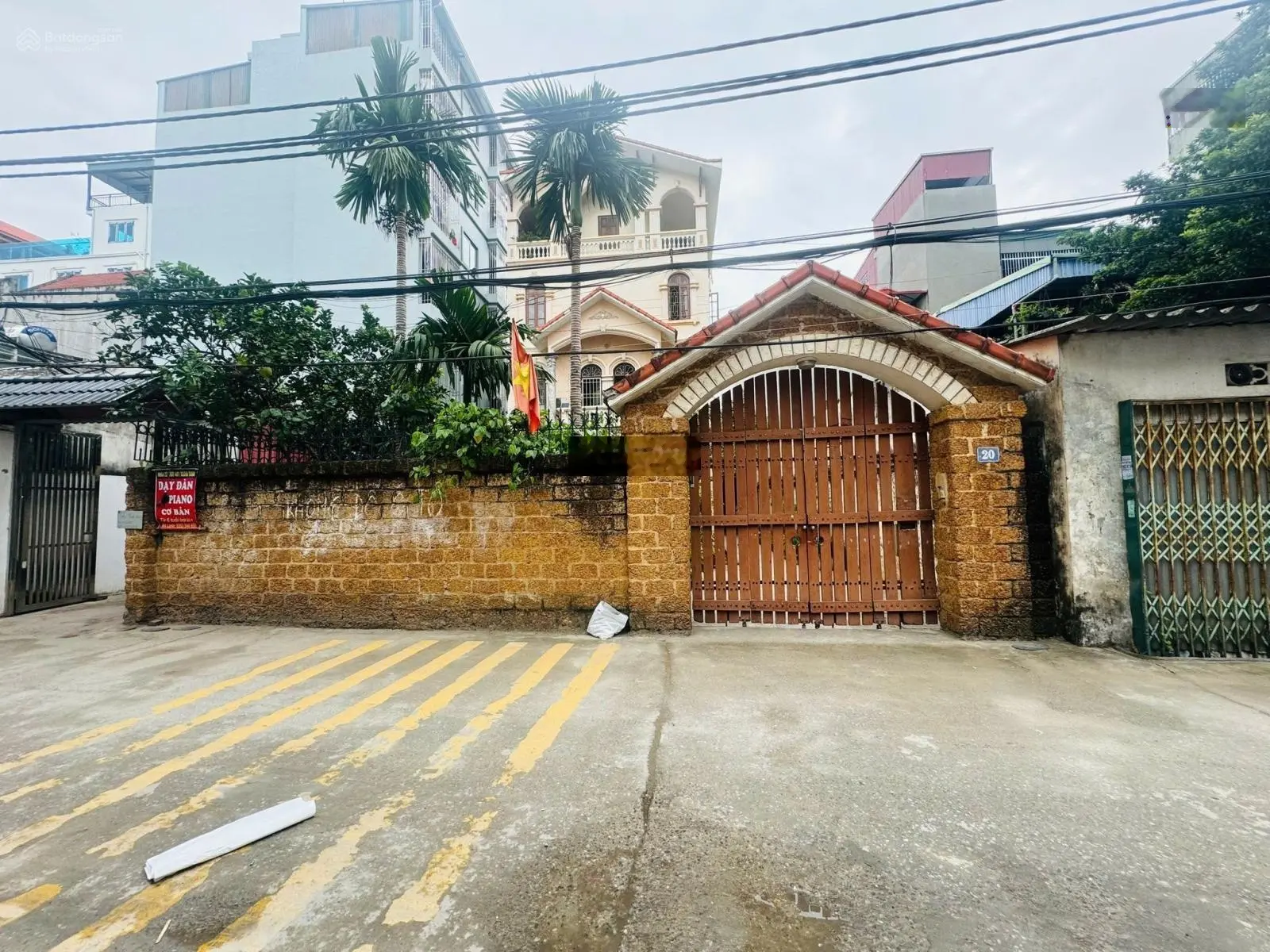 Hàng tuyển khu ngoại giao đoàn_bt 260m_4 tầng_sân vườn_giá 160tr/m