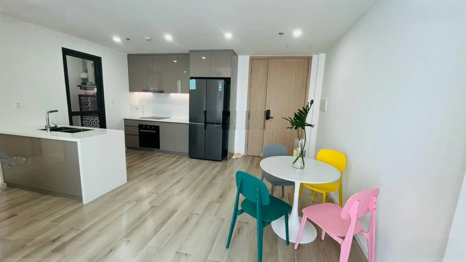 Sang lỗ bán gấp căn hộ 2PN2WC full nội thất cao cấp view thoáng đẹp tại Masteri Centre Point Q9