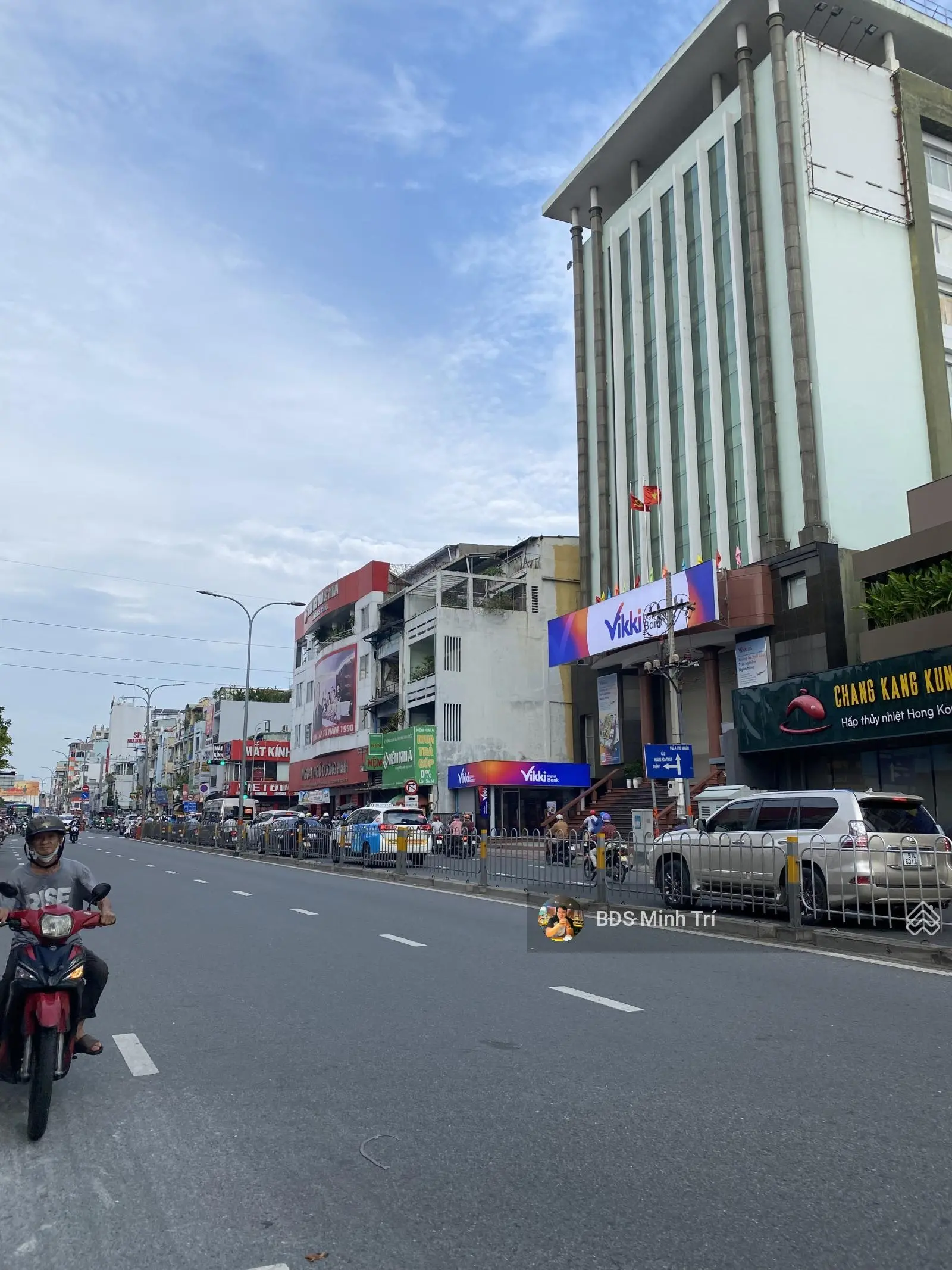 Nhà 4 tầng khu ẩm thực phan xích long, 77m2 nở hậu với 7 phòng ngủ, sau lưng bệnh viện hoàn mỹ