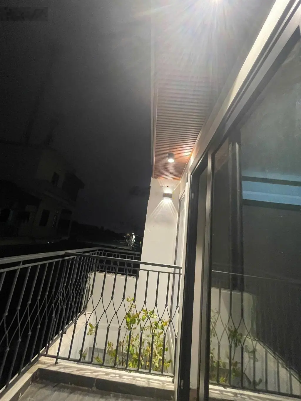 Chỉ hơn 4 tỉ có ngay nhà Ngọc Thuỵ, ô tô đỗ cổng, thiết kế cực chill, tặng full nội thất