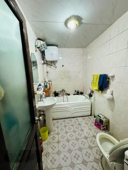 Bán gấp nhà phố Trần Quốc Hoàn 88m2 19.X tỷ, lô góc 3 thoáng, phân lô ô tô tránh, thang máy.
