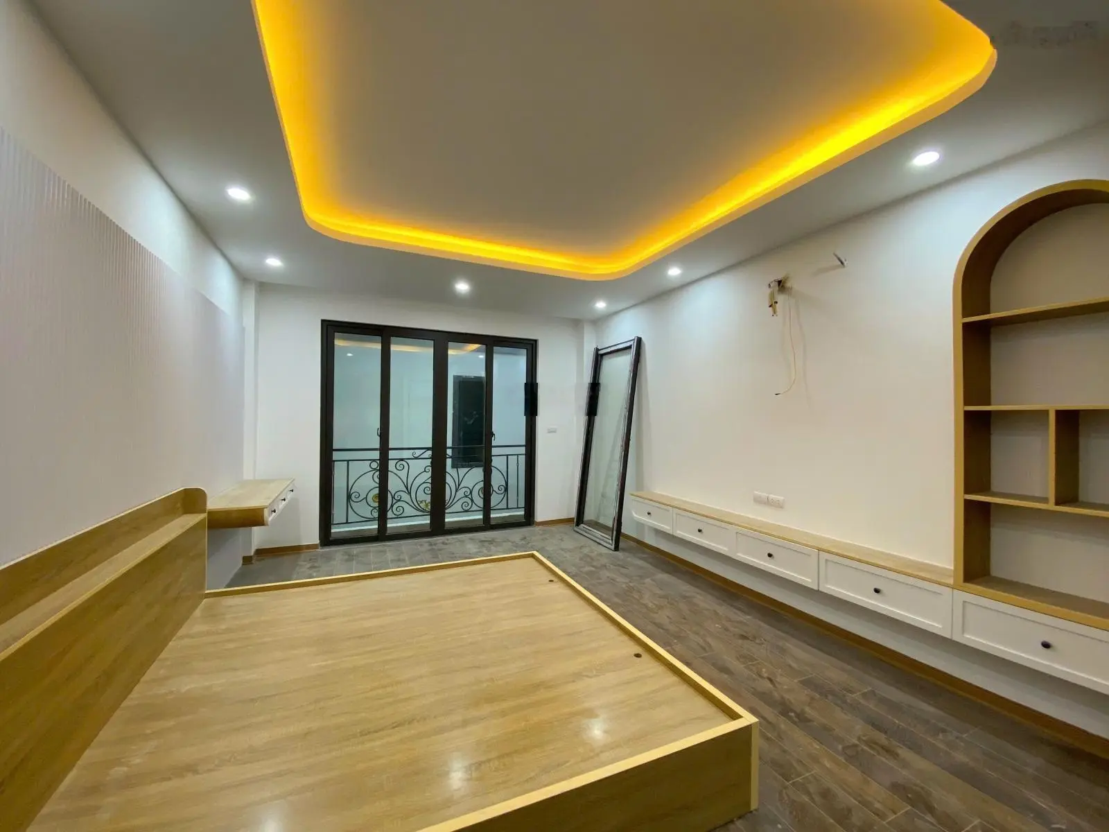 Nhà mới đẹp ở ngay - thang máy - gần phố - nở hậu - full nội thất. nghĩa dũng