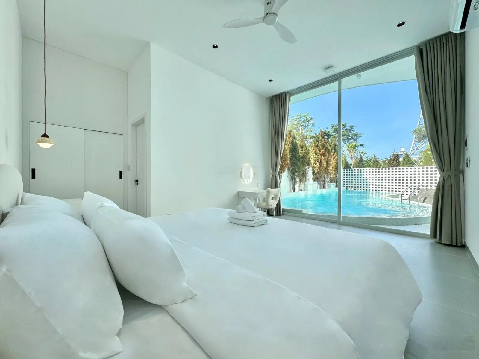 Siêu phẩm villa nghỉ dưỡng 3 MT 2600m2, mới, cạnh sông Hàn, công viên riêng, hồ bơi 50m2, full NT