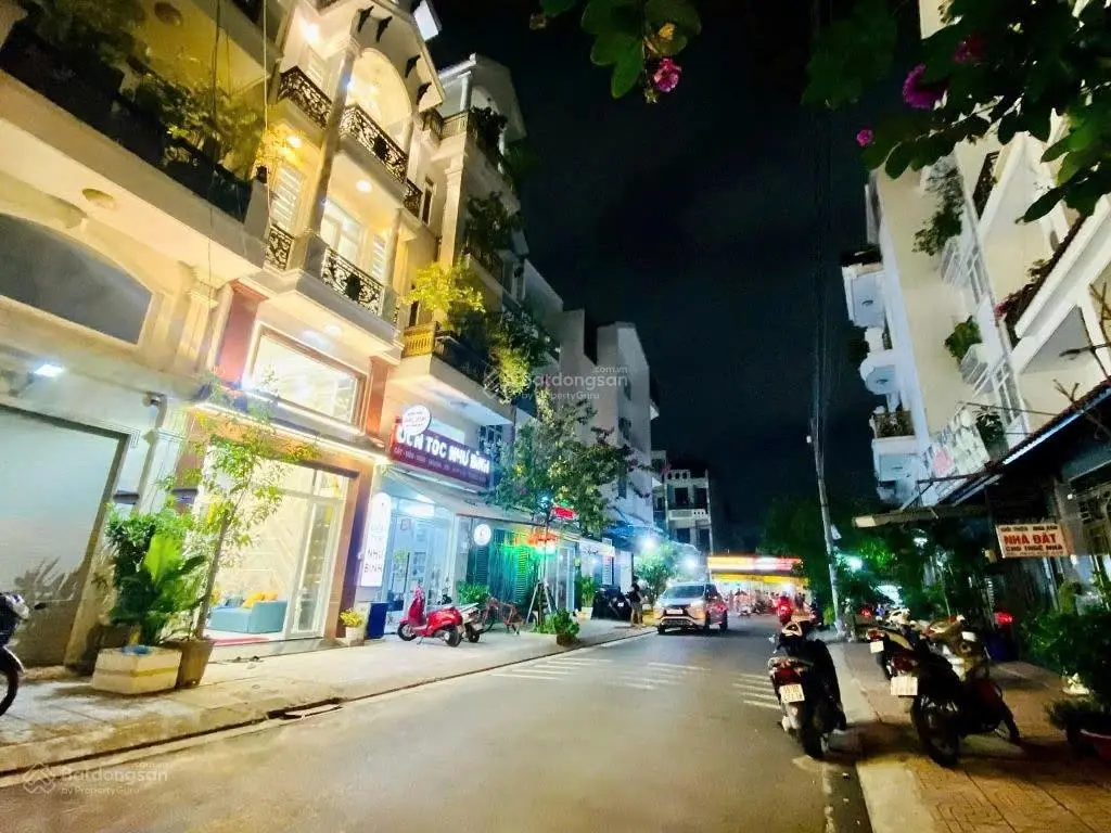 Tôi cần bán nhà mặt tiền đang cho thuê kinh doanh 31tr Thái Phiên-Q11.Gần chợ Bình Thới. Giá 3tỷ360