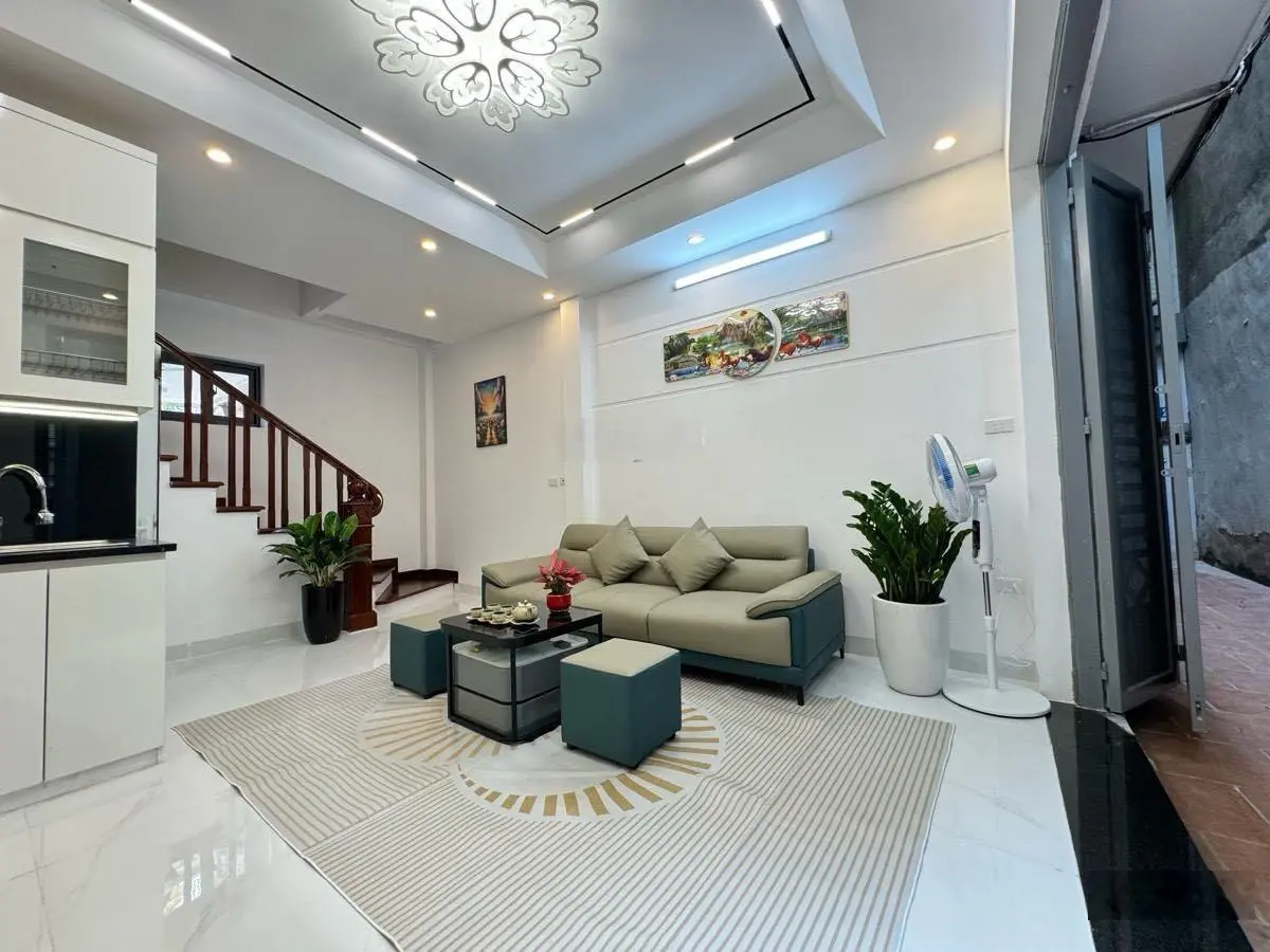 Bán nhà Trần Thái Tông-Cầu Giấy: 35m2x 5 tầng x mt 4.5m. 30m ôtô, sát phố, nhà đẹp ở ngay. Hơn 5 tỷ