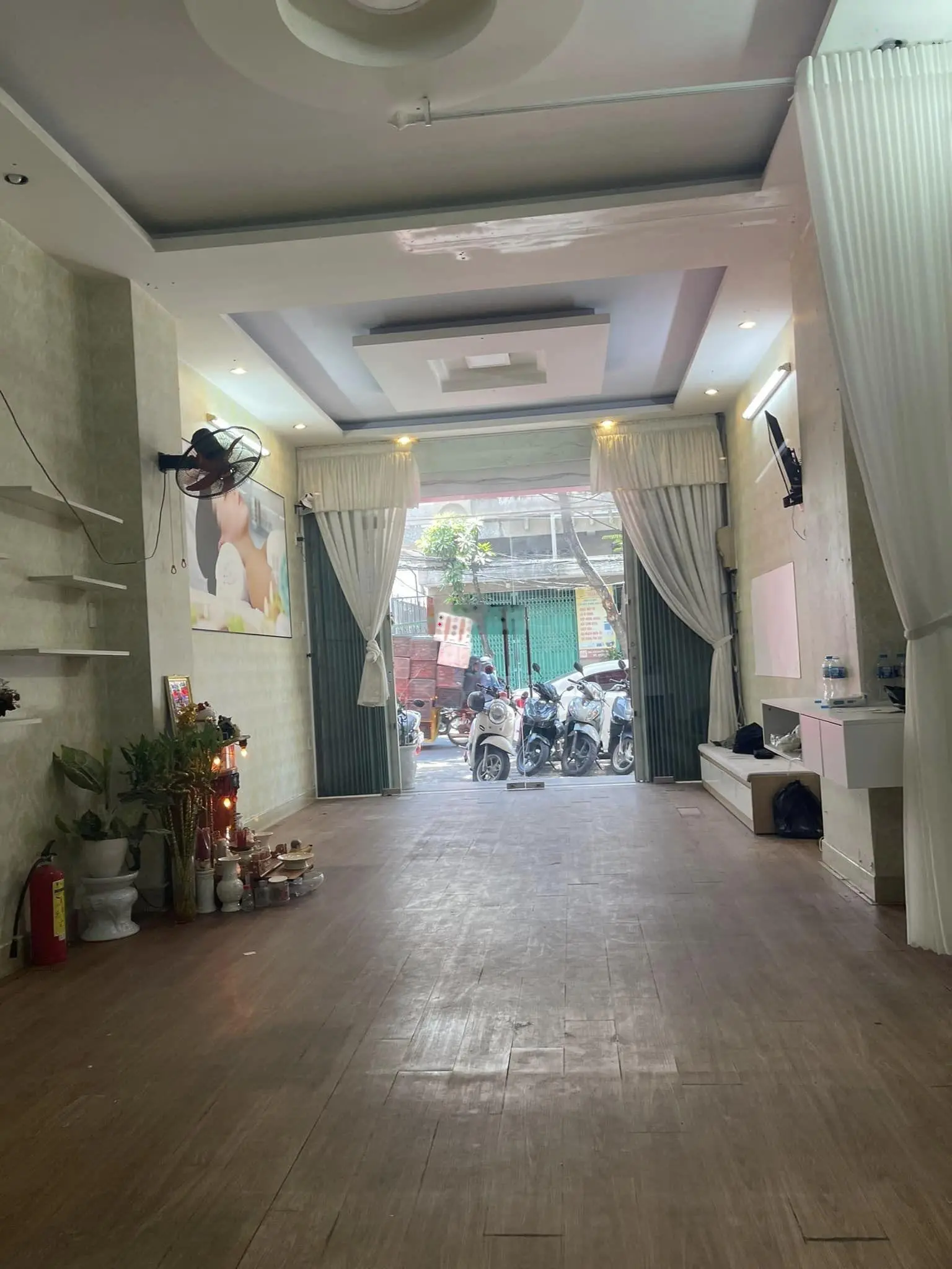Bán nhà 4 tầng 1 tum tại mặt tiền đường Ông Ích Khiêm, trung tâm quận Hải Châu, Đà Nẵng
