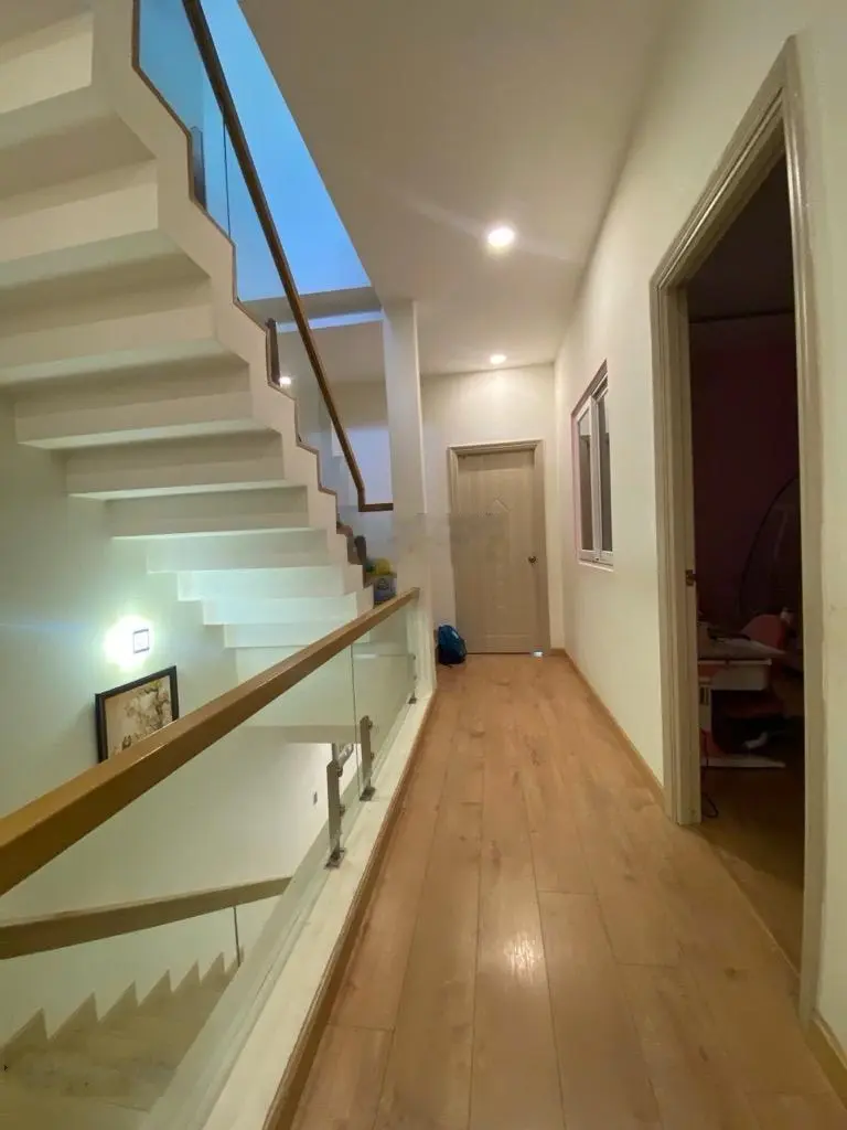 Nhà đẹp 6.8x28m, 3 tầng. Vị trí cực đẹp, toàn biệt thự. Cần bán nhanh