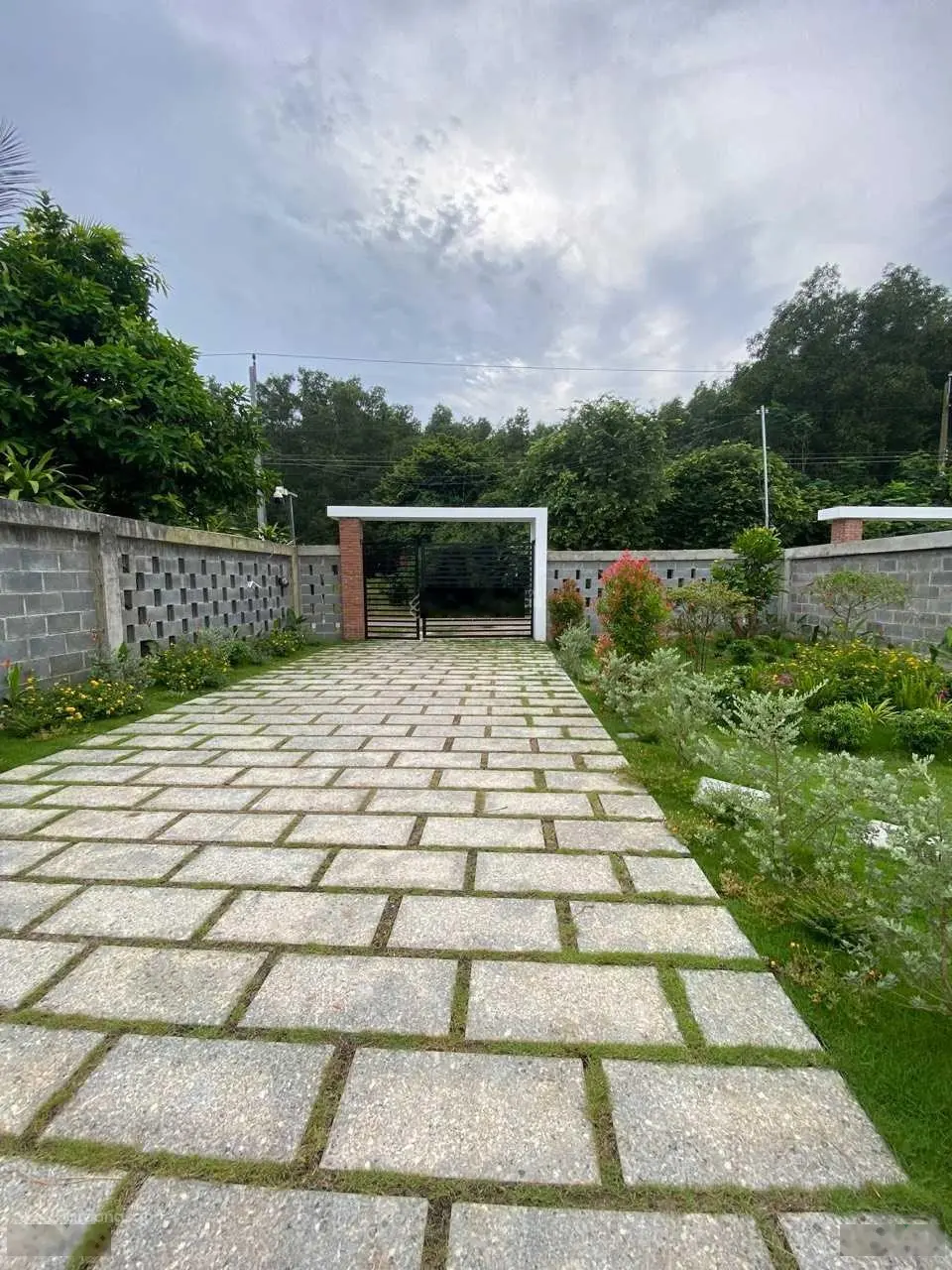 Villa 1 trệt 1 lầu MT Nguyễn Huệ - Đất Đỏ - BRVT DT 500m2 giá 5tỷ2