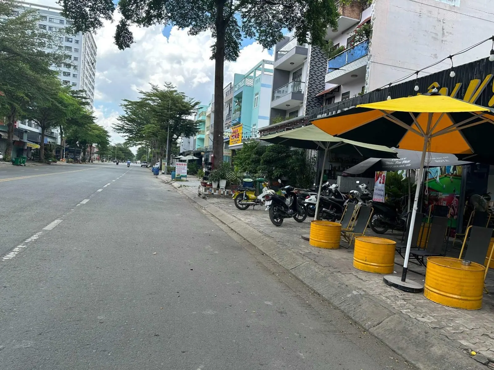 Cần bán 129m2 (6x21,5), full thổ cư, mặt tiền kinh doanh, thông QL13 và chợ đầu mối, sổ hồng riêng