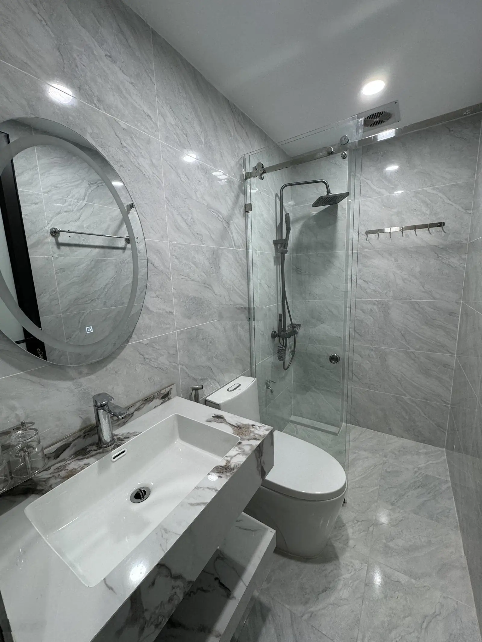 Nhà đẹp phân lô 2 mặt ngõ thoáng vĩnh viễn Chùa Láng Đống Đa - Gần ĐH Ngoại Thương diện tích 45m2
