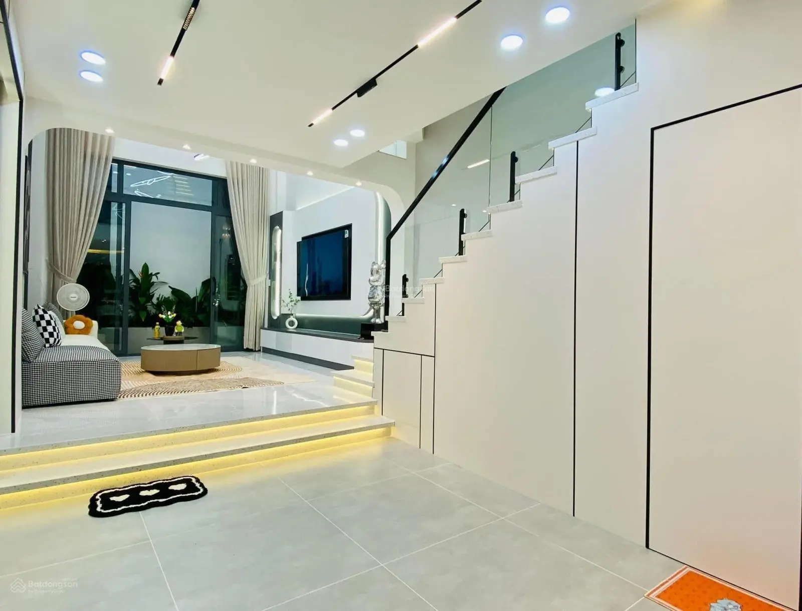 Cô 9 cần bán gấp nhà đẹp mới Võ Văn Tần-Q3. DT 53,76m2. GIÁ 3TỶ2. Hẻm 6m, 2Lầu, sổ sẵn riêng.
