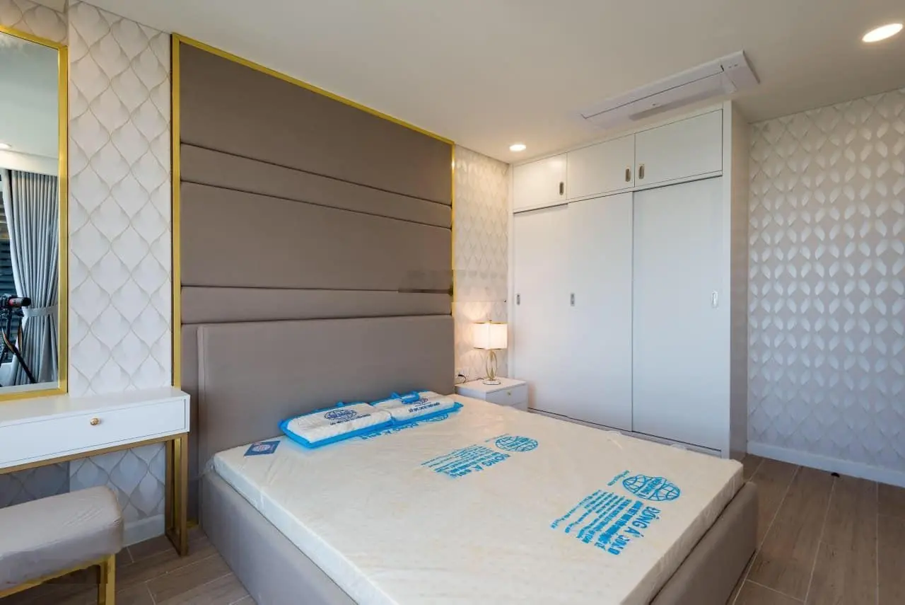 Cần bán chung cư VaLeo - Tân Phú. DT: 76m2, 2PN. Giá tốt: 3.3 tỷ. LH: 0904 715 ***, Quyền. Có sổ