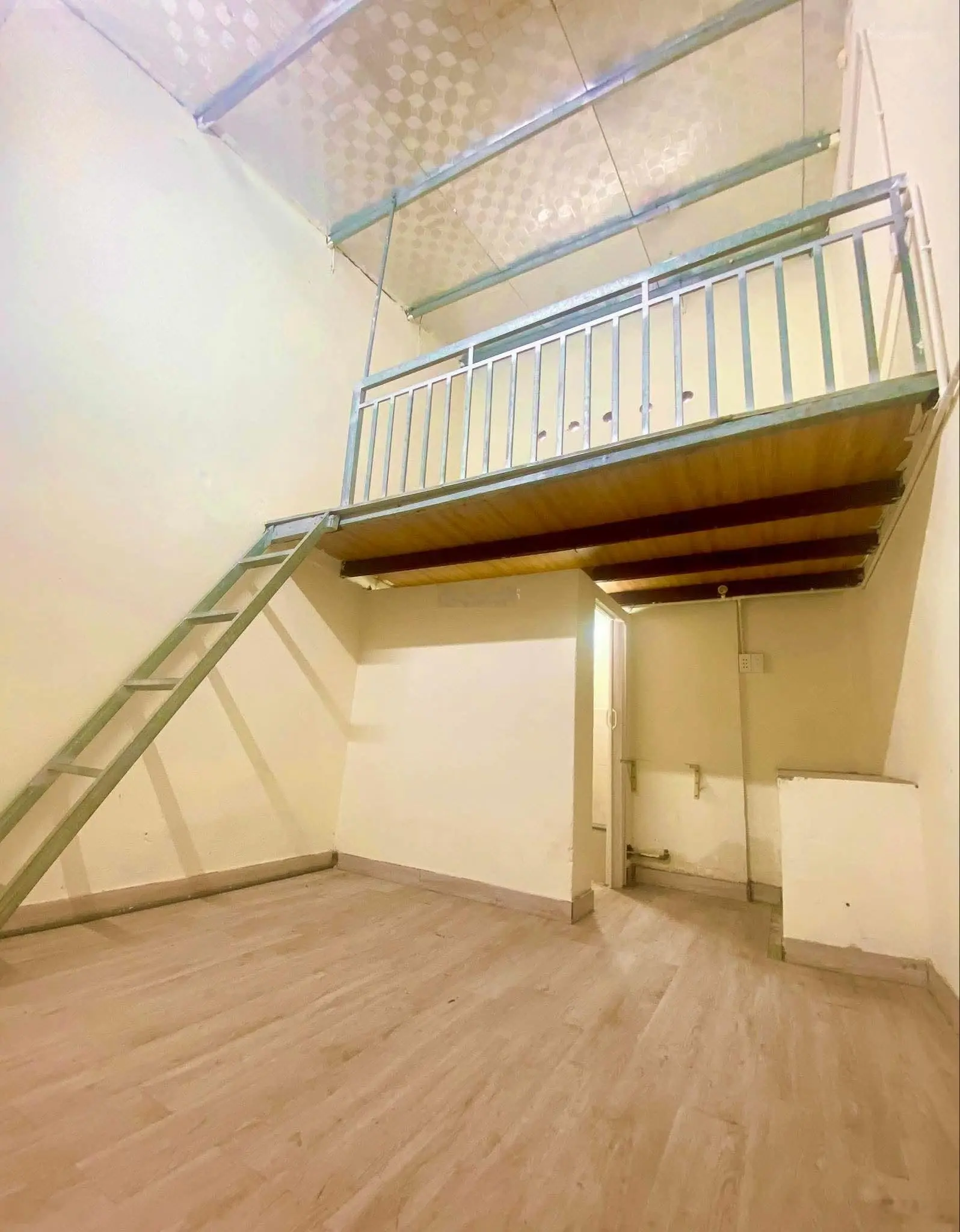 Nhà bán đường số 4, Bình Thọ Thủ Đức 2 tầng 6 phòng cho thuê 17triệu/tháng DT: 5x20m
