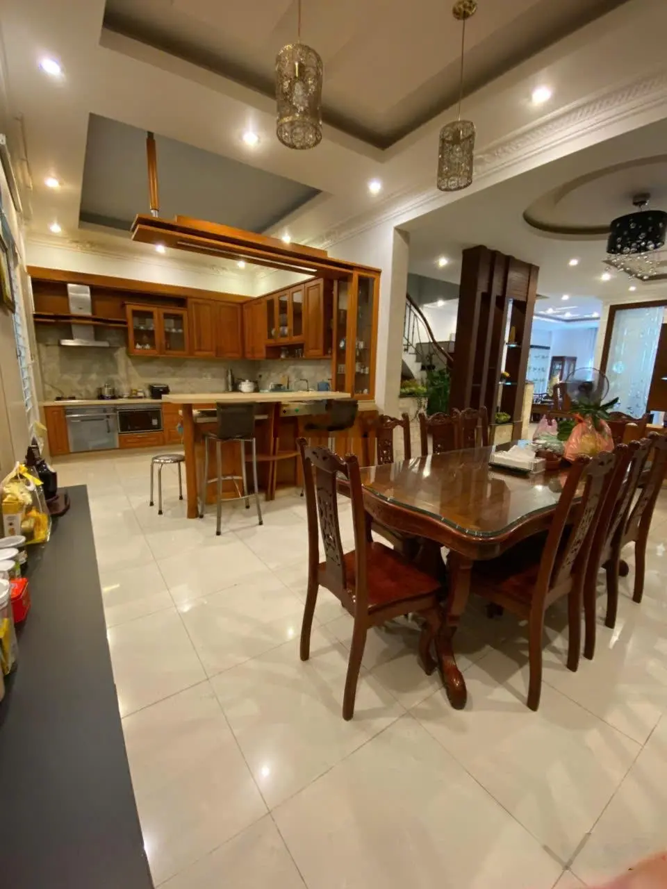 Quận 11, nhà mặt tiền đường Cư Xá Lữ Gia, diện tích lớn, có sẵn thang máy, có gara xe hơi riêng
