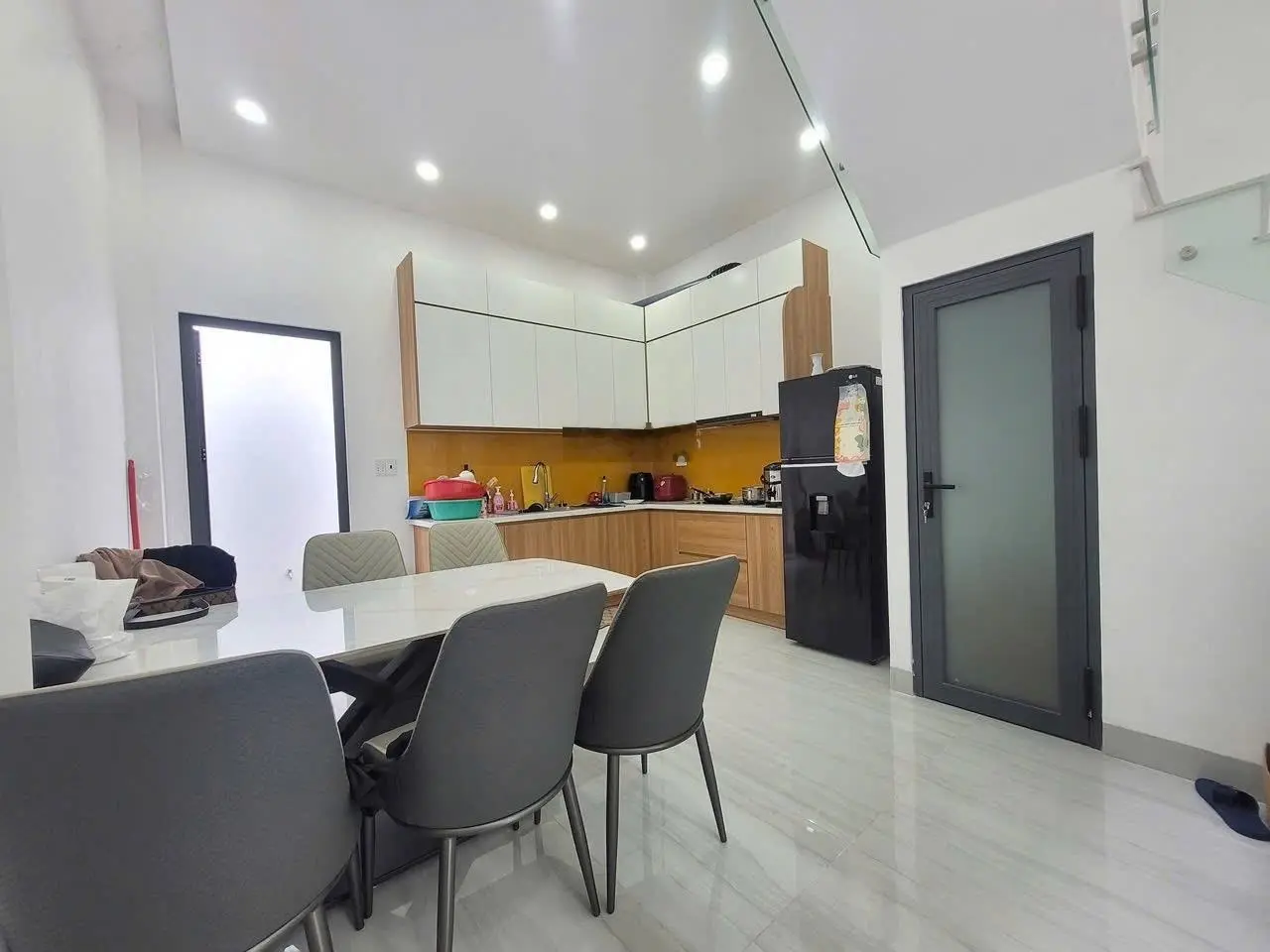 Nhà 1 trệt 2 lầu P Long Thạnh Mỹ đối diện Vinhomes rẻ đẹp, xách vali vào ở ngay