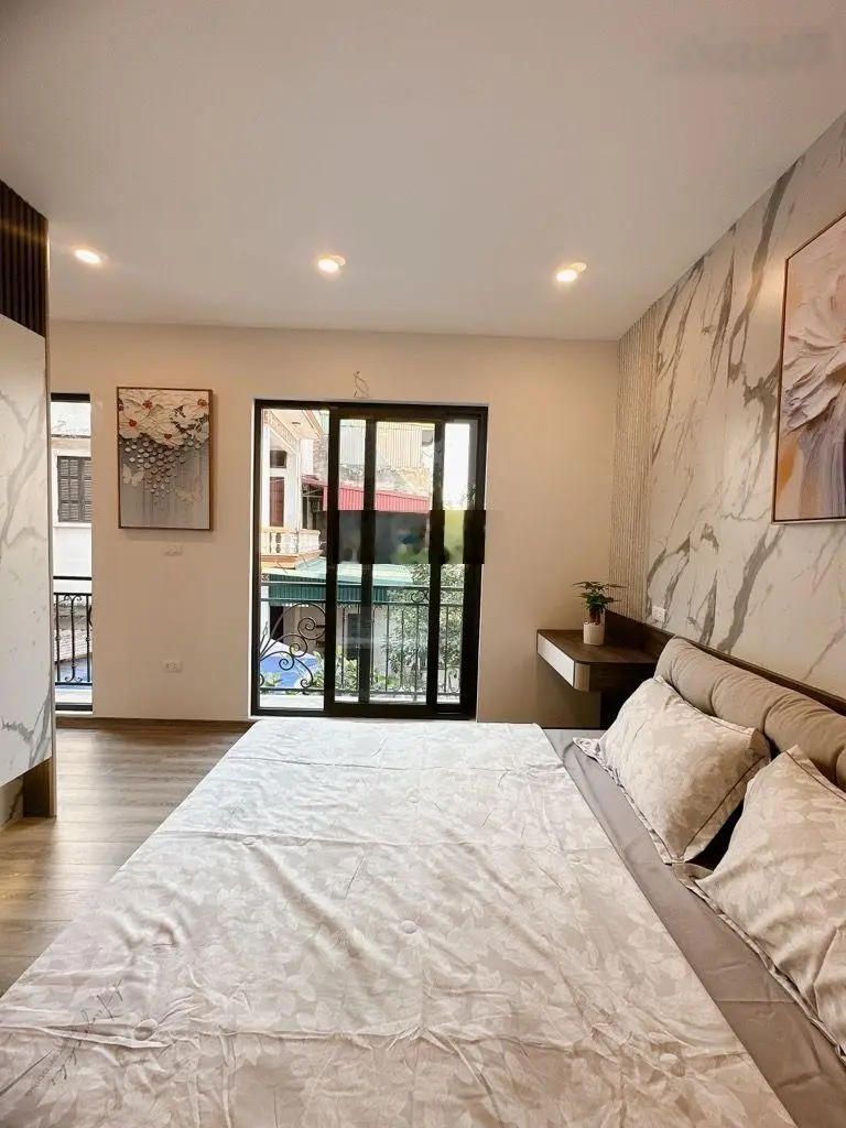 Bán nhà Việt Hưng DT 44m2 x 5 tầng, 6.8 tỷ, lô góc