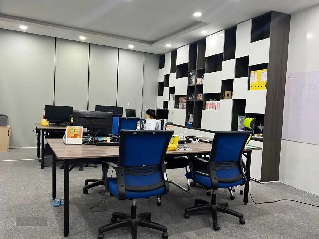 Bán toà nhà siêu khan hiếm mặt tiền Lê Hồng Phong - Quận 5. DT = 212m2. Giá chỉ: 200 tỷ (TL)