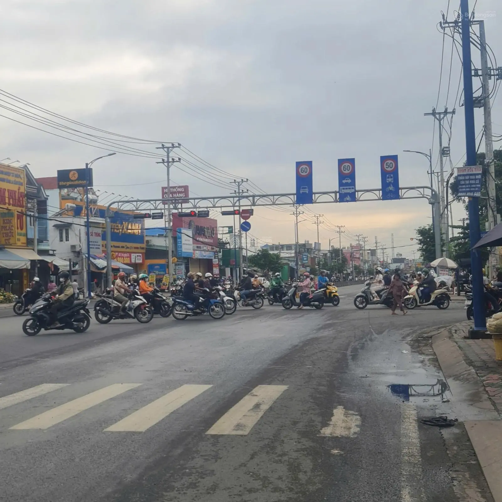 Nhà C4 5.5MX48M Mặt Tiền Ngay Chợ Đường Trịnh Thị Miếng, Thới Tam Thôn, Hóc Môn, Giá bán: 9.990 Tỷ