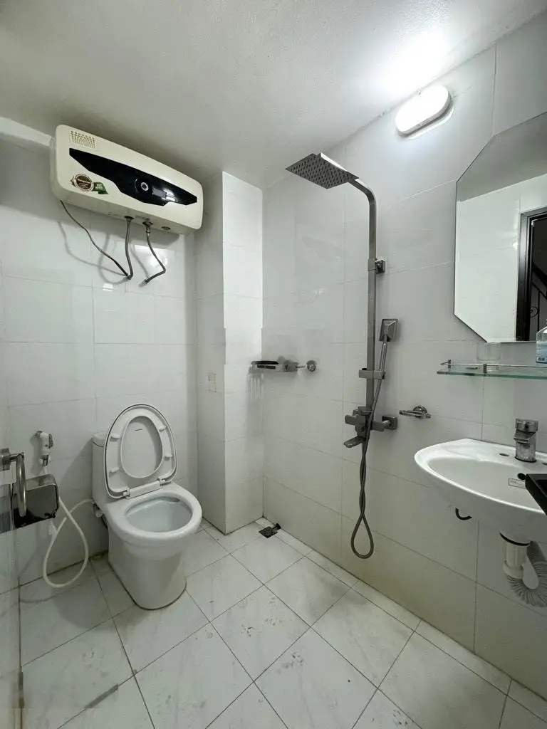 Bán nhà Nguyễn Xiển, ngõ ô tô tránh, nội thất đẹp, mặt tiền rộng, 38m2, 4 tầng, giá 7,2 tỷ