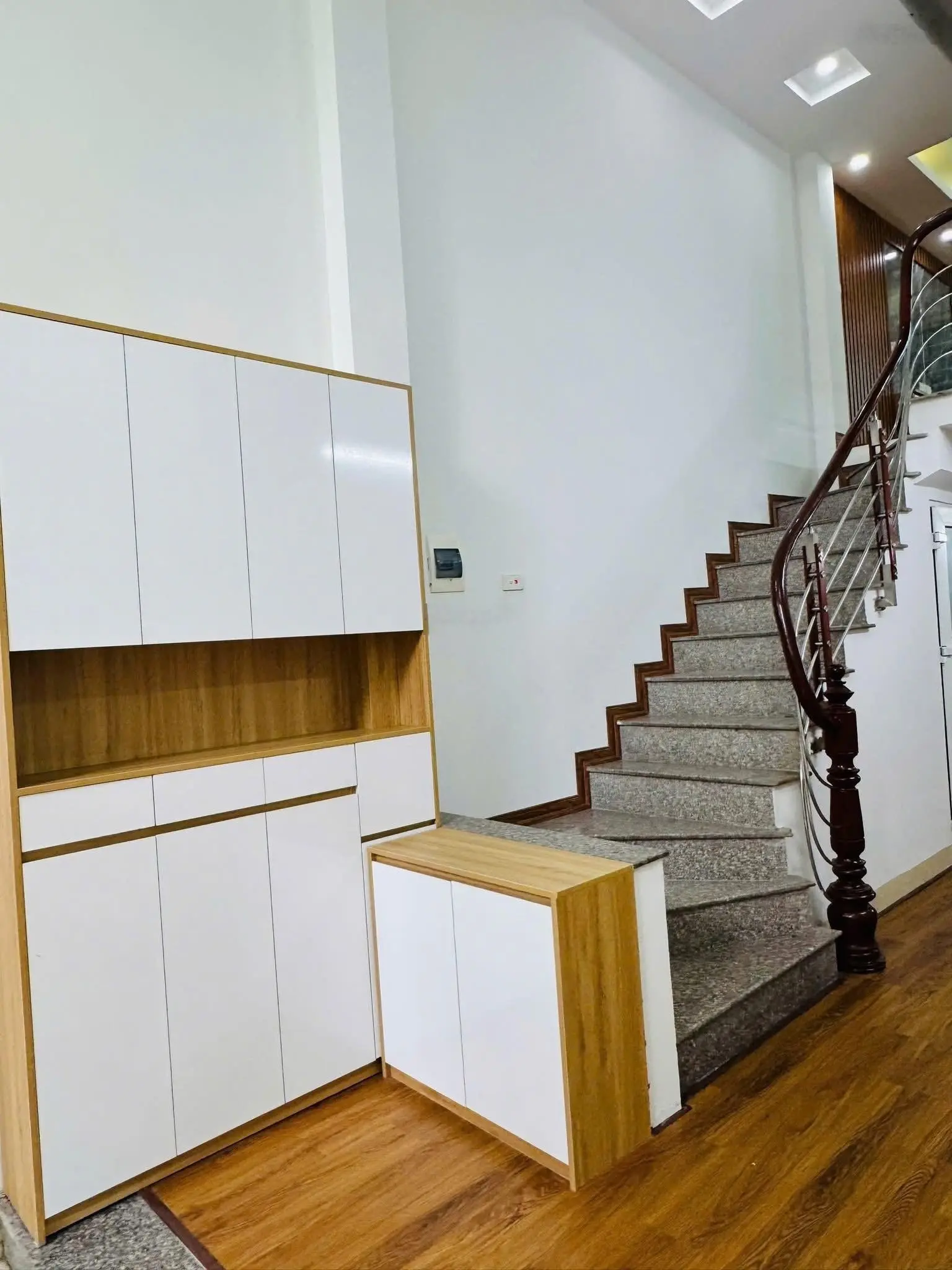 Hiếm kim giang thanh trì hoàng mai hà nội 43m2 5 tầng MT 3.2m2 giá 7.65 tỷ nhà mới đẹp