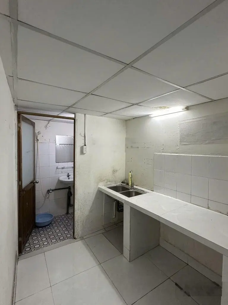 4.8m x 11m - SHR - Nhà Trống - Sân To