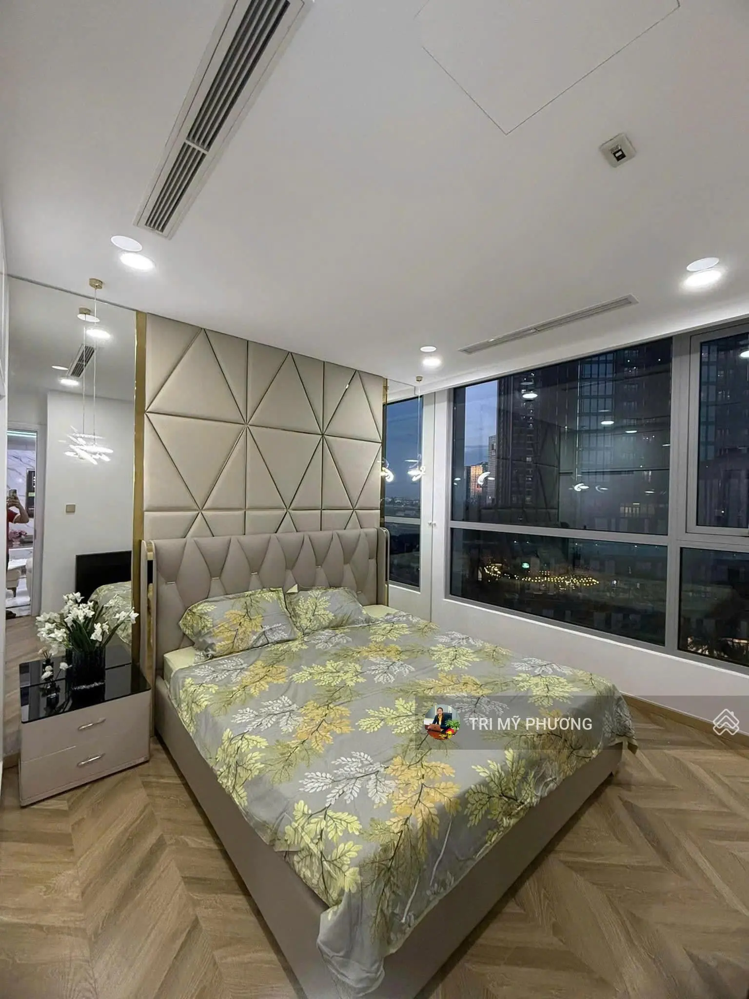 Đã có sổ hồng - bán căn hộ 3pn giá tốt nh.ất + full nội thất tại vinhome central park
