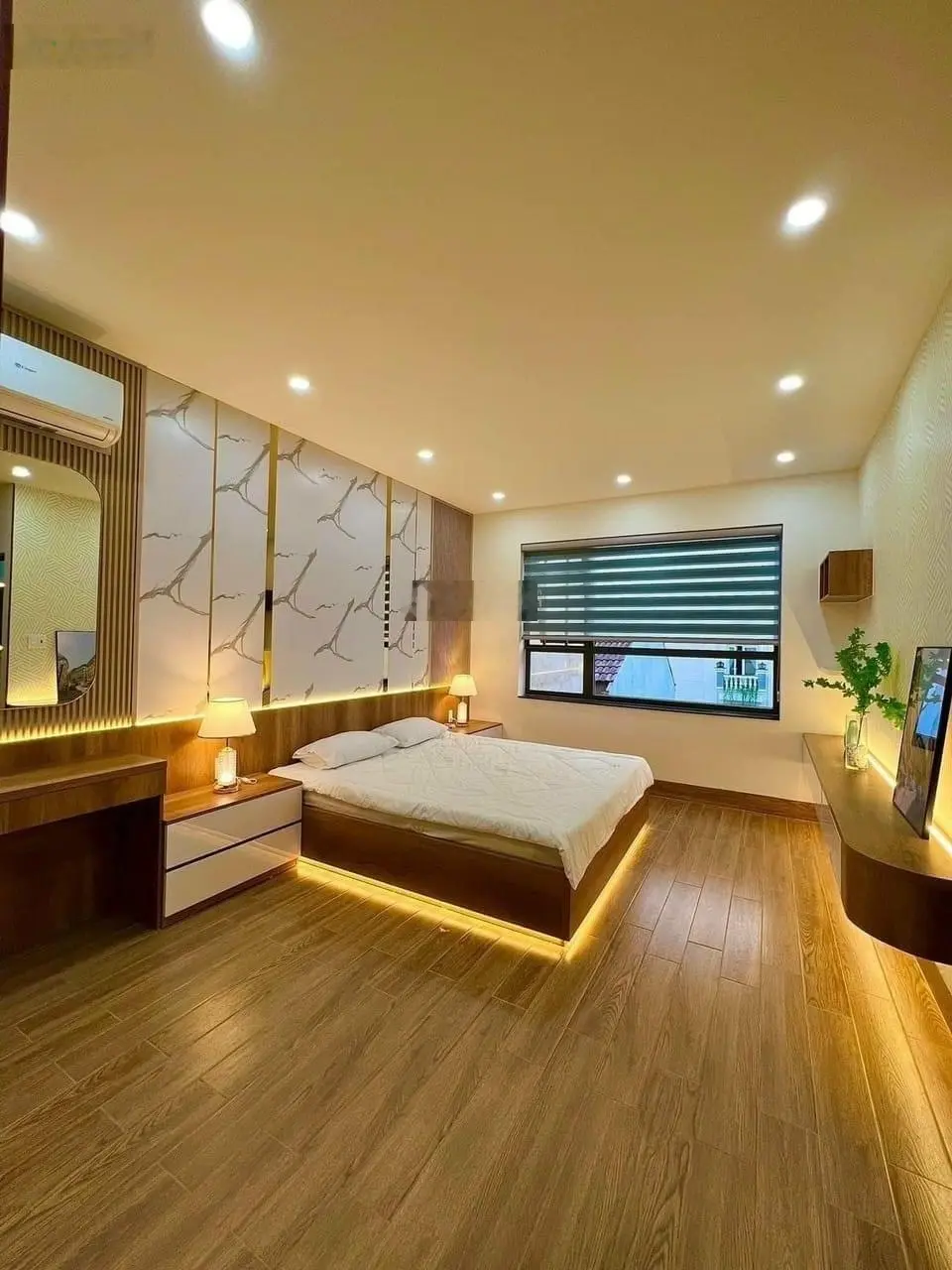 Bán nhà hẻm 414 Cách Mạng Tháng 8, Phường 11, Quận 3. DT (6.4x18m) cấp 4, siêu rẻ chỉ 12.5 tỷ