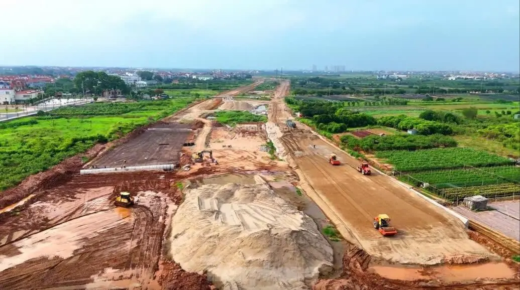 Giá rẻ gia đình cần bán 72m2 gần sân bay quốc tế Nội Bài, cửa ngõ ra vào đường vành đai 4 Hà Nội