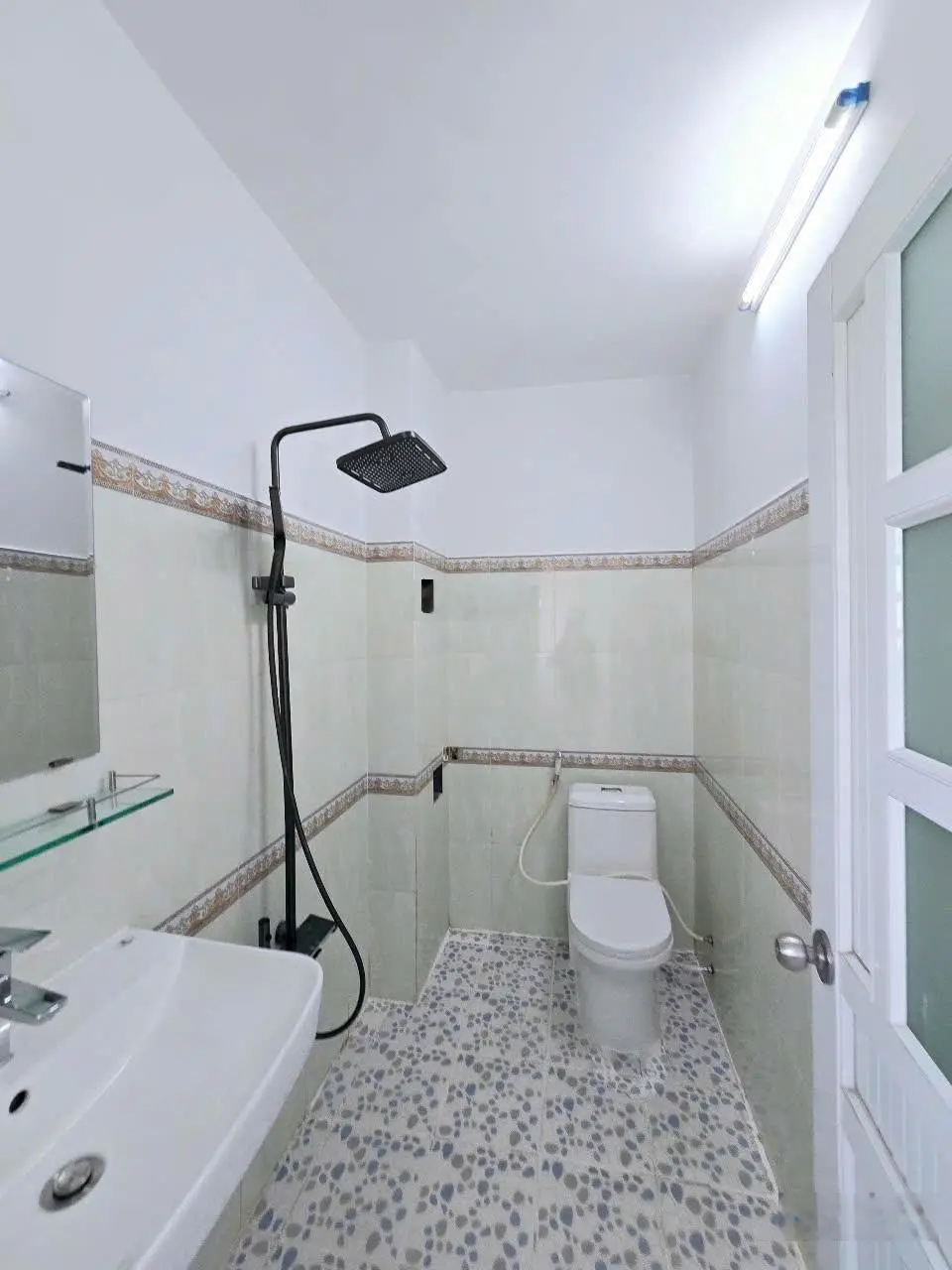 Chủ cần bán nhà trệt 1 lầu p. đông hòa, dĩ an. dt(4,3 x 22,3m). nhà gần trường học cấp 1,2.thổ 100%