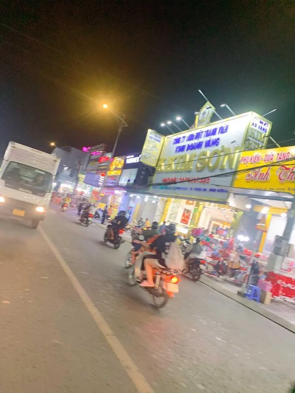 Bán nhanh 150m2. 5x30 đất thổ cư, liền kề TP. HCM