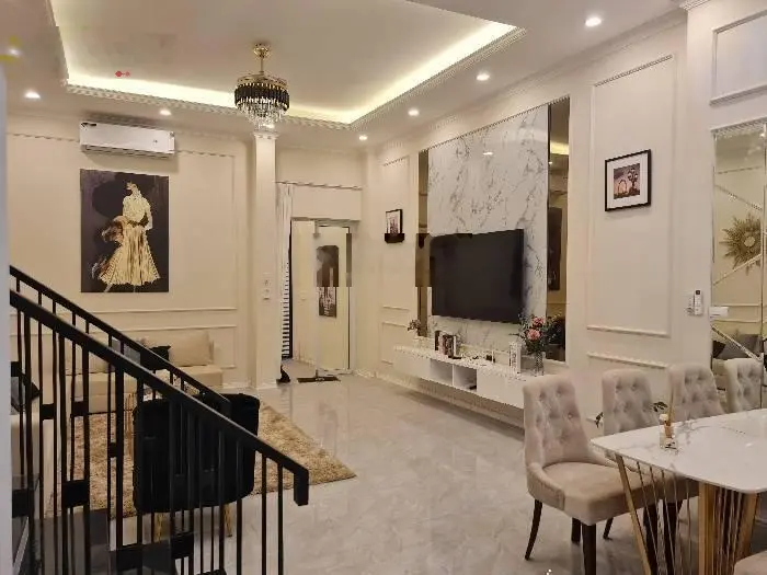 Bán nhà Trương Định, 65m2 x 8,5 tỷ, mặt tiền 5,3m , nội thất thiết kế theo phong cách Châu Âu