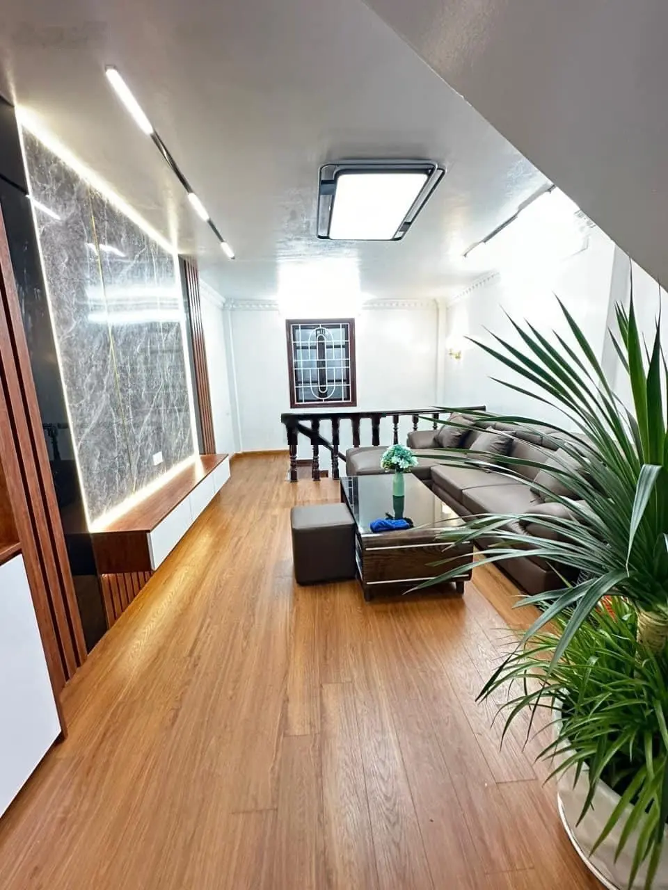 Bán nhà ngõ 86 Tô Vĩnh Diện Thanh Xuân ngõ thông ô tô vào nhà tặng nội thất 40m2 x 5 tầng 9.9 tỷ