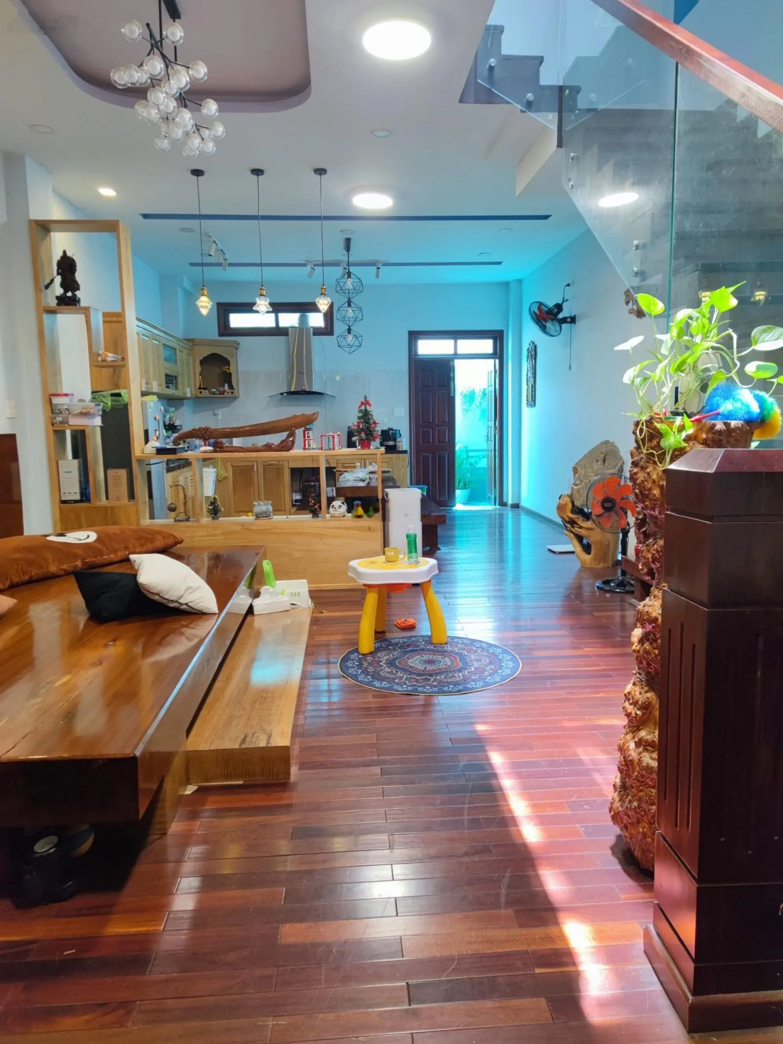 Bán nhà 3 tầng KĐT Lê Hồng Phong 2, 90m2 có sân để ô tô, full nội thất gỗ hiện đại!