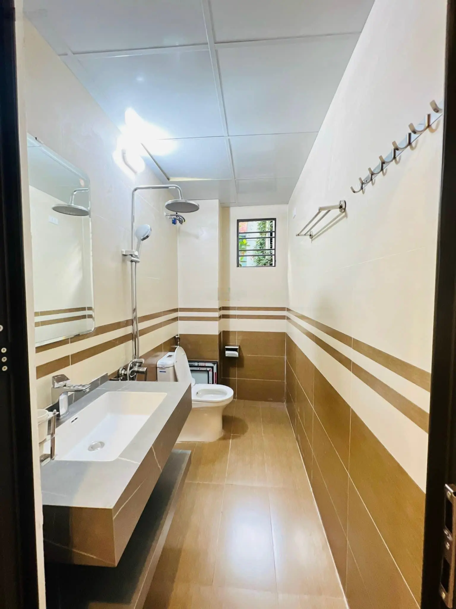Chỉ 3 tỷ 350 Phương Canh - nhà xây mới 5 tầng - MT 3,7m - lô góc siêu thoáng - ngõ rộng gần ô tô