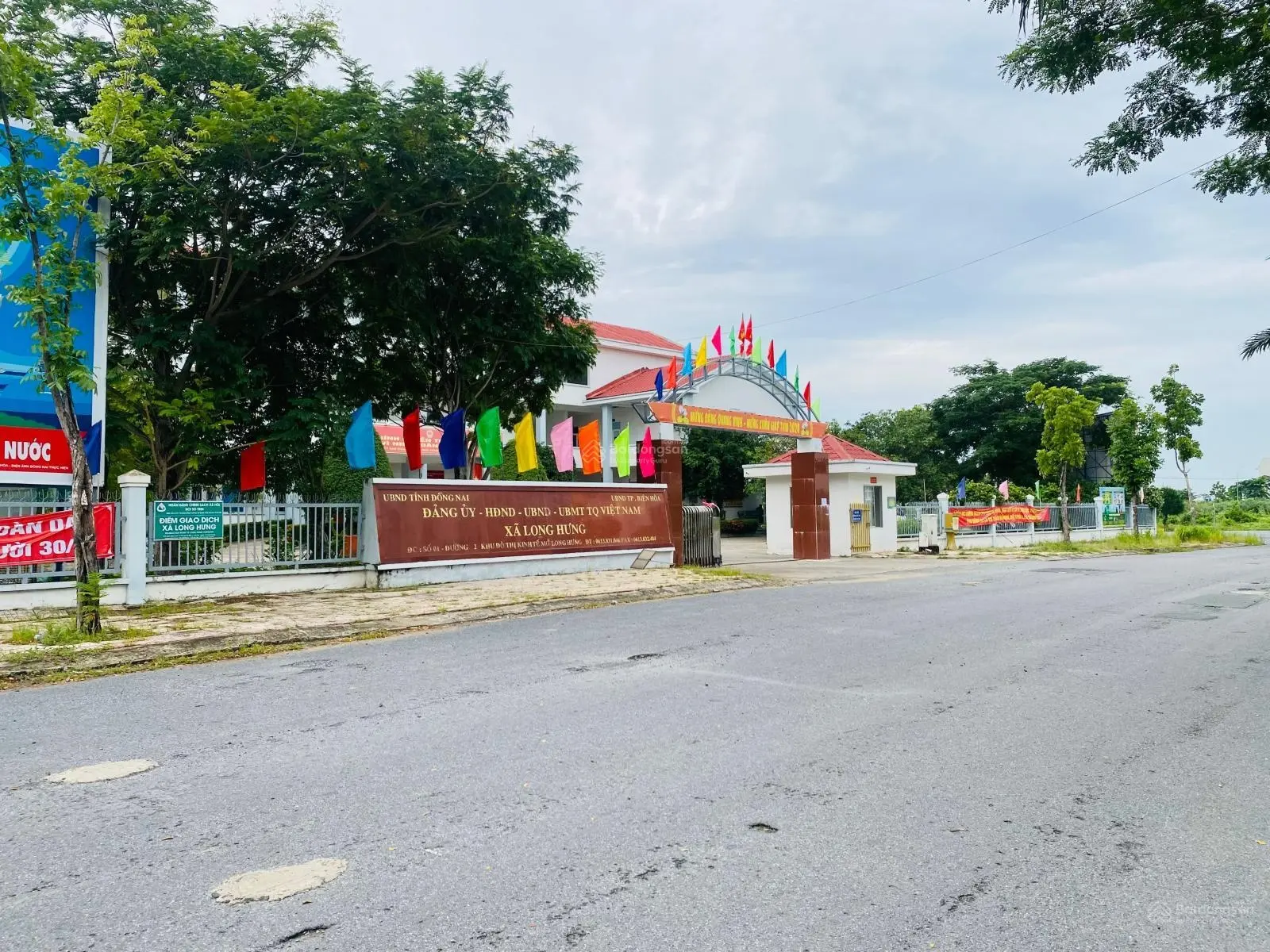 Lô đất 2 mặt tiền đừơng lớn 21m khu 4,5 Long Hưng City cần bán gấp 31tr/m2