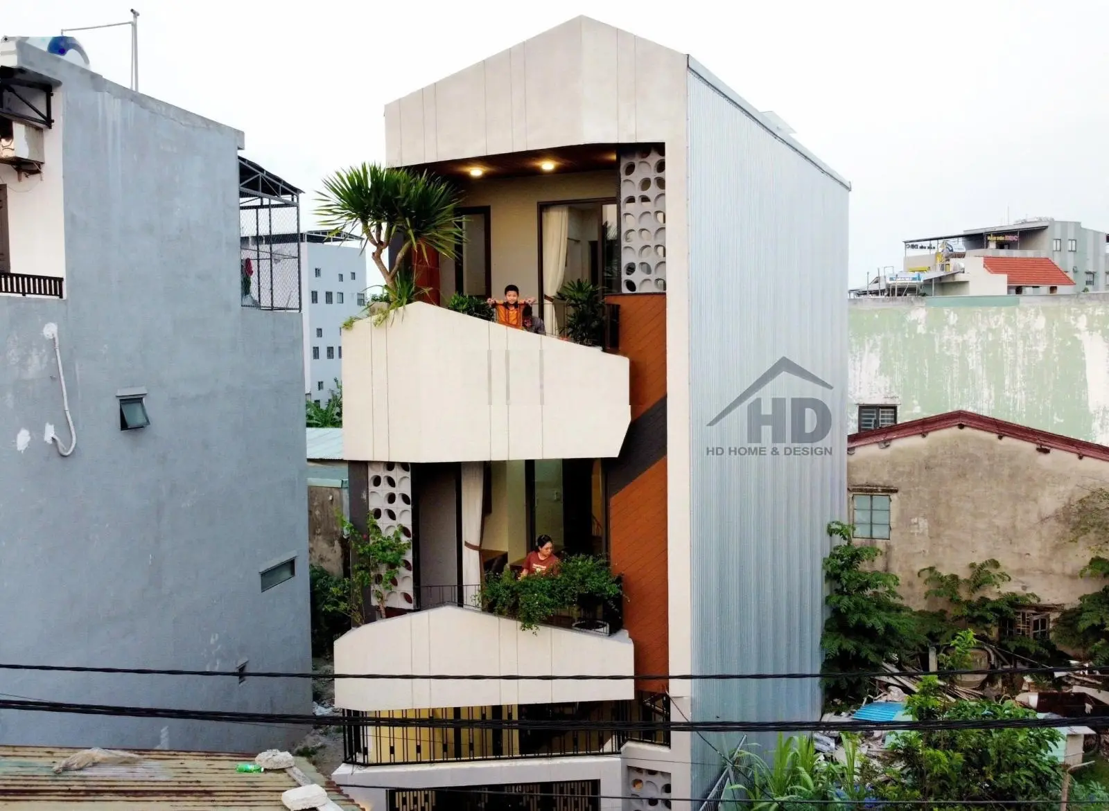 Bán nhà 3 tầng full nội thất kiệt đường Âu Cơ, gần chợ Hoà Khánh, Đà Nẵng