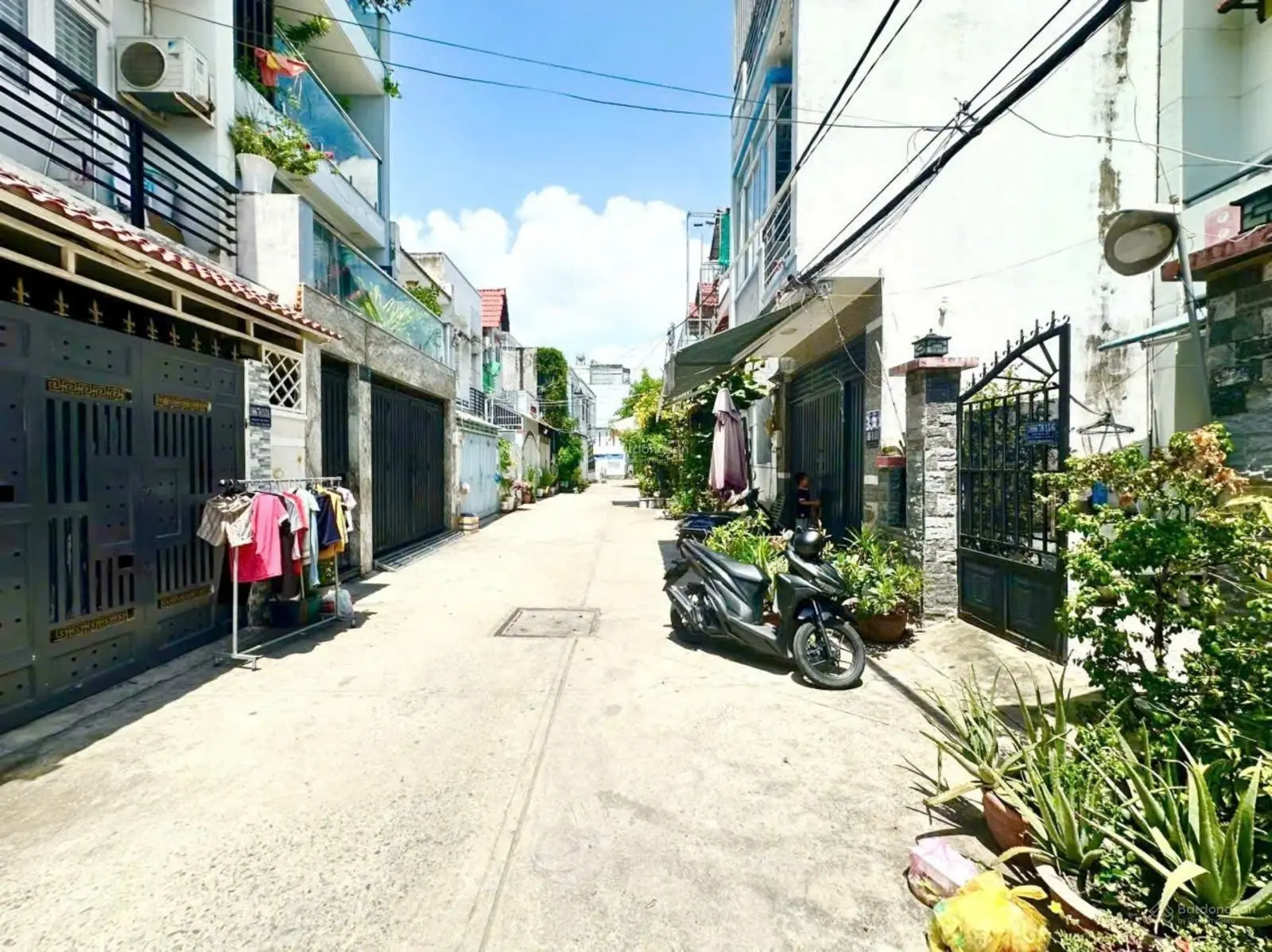 Bán nhà 4.3 tỷ, DT 4x18m, 2 tầng 4PN. Sổ hồng riêng. Ngay hẻm xe hơi 1942 HTP - TT Nhà Bè