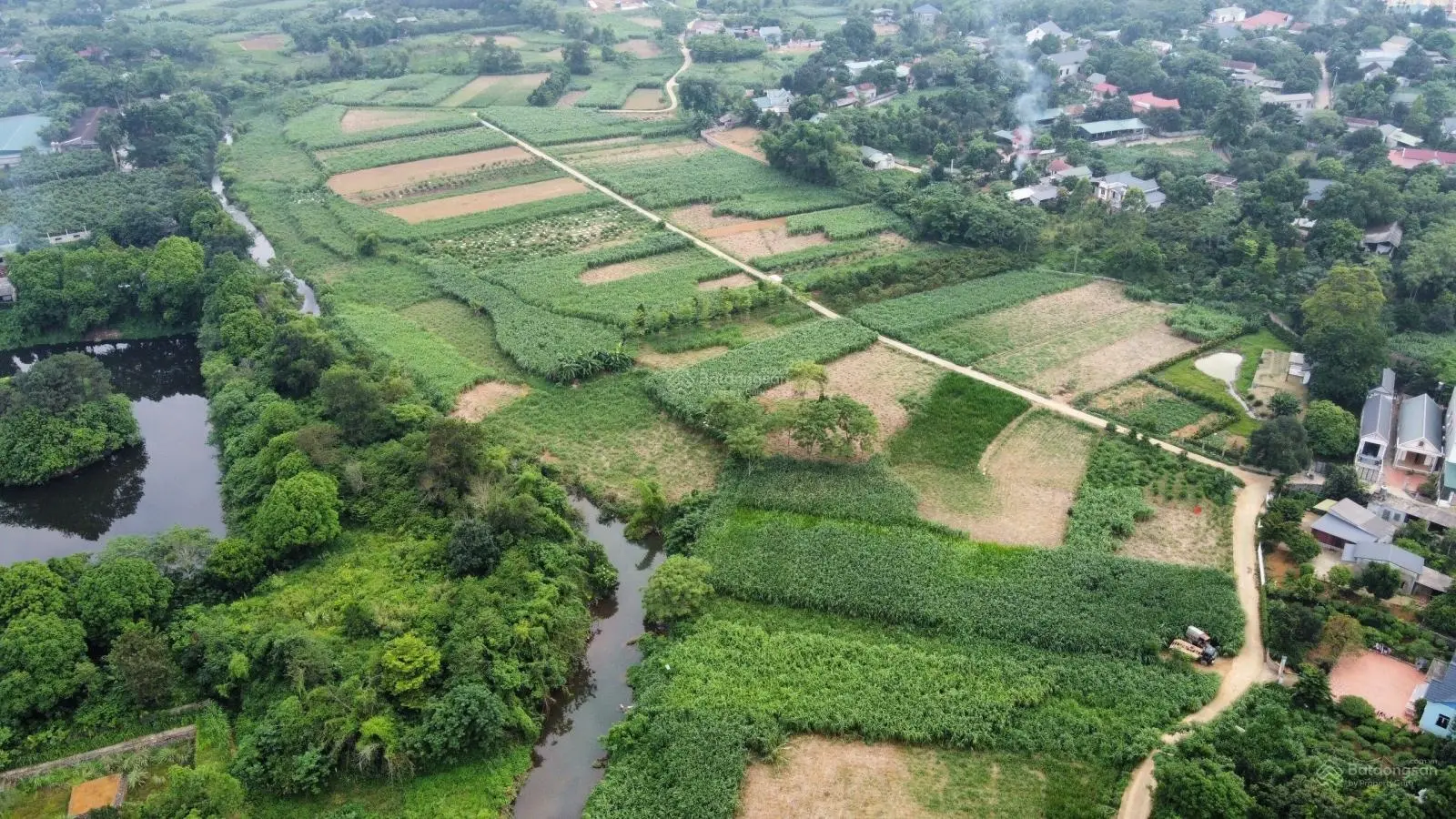 A chị nào phong thủy không kiêng mồ mả thì lô này nó là hoa hậu luôn, rất đẹp và rất rẻ