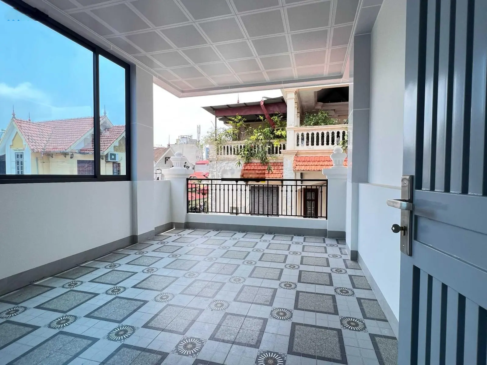 Kinh doanh sầm uất, ô tô 7 chỗ, thang máy xịn sò, đẹp long lanh 56m2 5 tầng Xuân La Tây Hồ, 11 tỷ