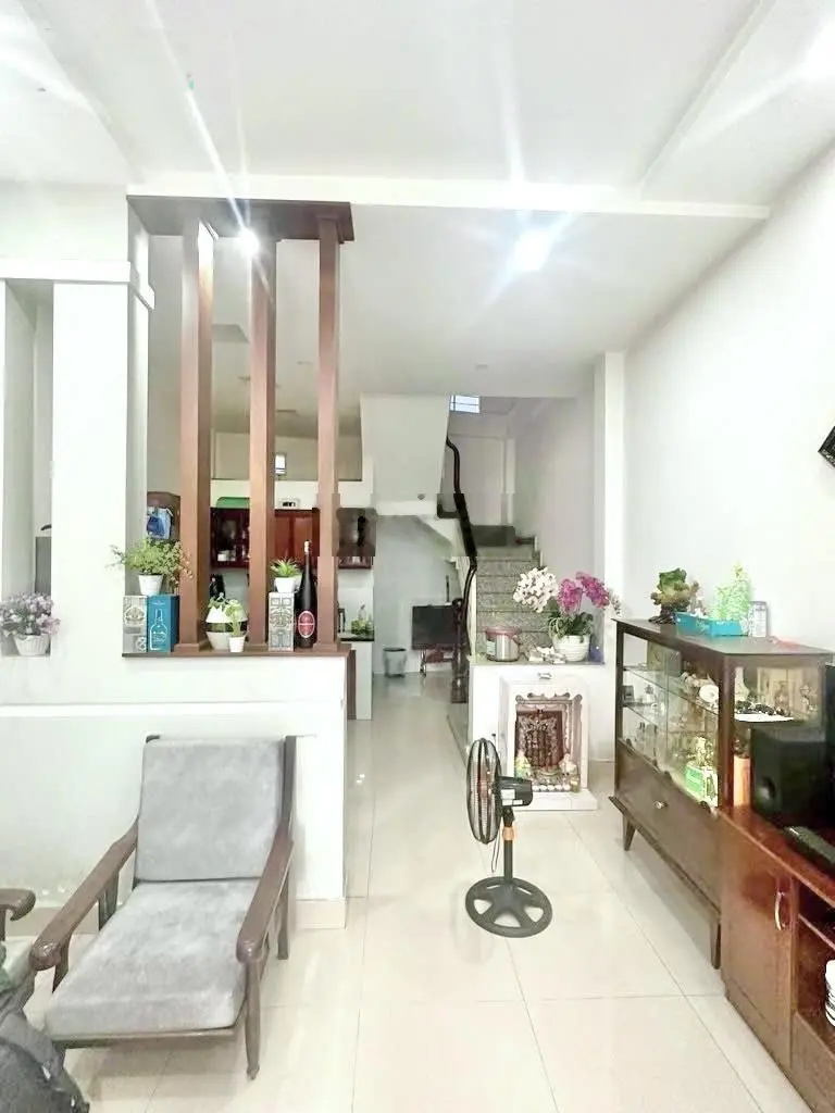 Nhà đẹp giá tốt 3 tầng HXH thông, gần mặt tiền đường 3/2 - q11 - chỉ 6.3 tỷ