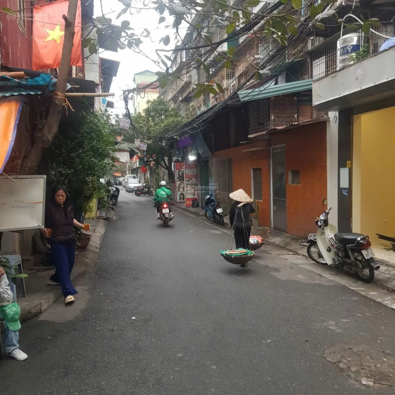 Bán nhà tập thể phố Thành Công trung tâm Ba Đình ô tô tránh 3.98 tỷ - sổ đỏ chính chủ