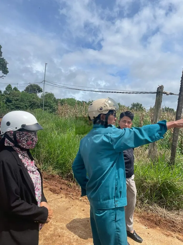 Bán lô đất 1000m2 ngay trung tâm Tân Hà Lâm Hà, cách chợ Tân Hà 2km.