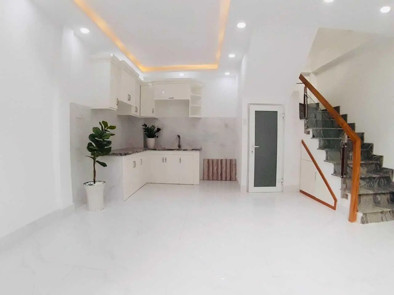 Bán nhà 2 lầu ngay hẻm 229, Liên Khu 4 - 5, Q. Bình Tân. Giá 2tỷ580 TL