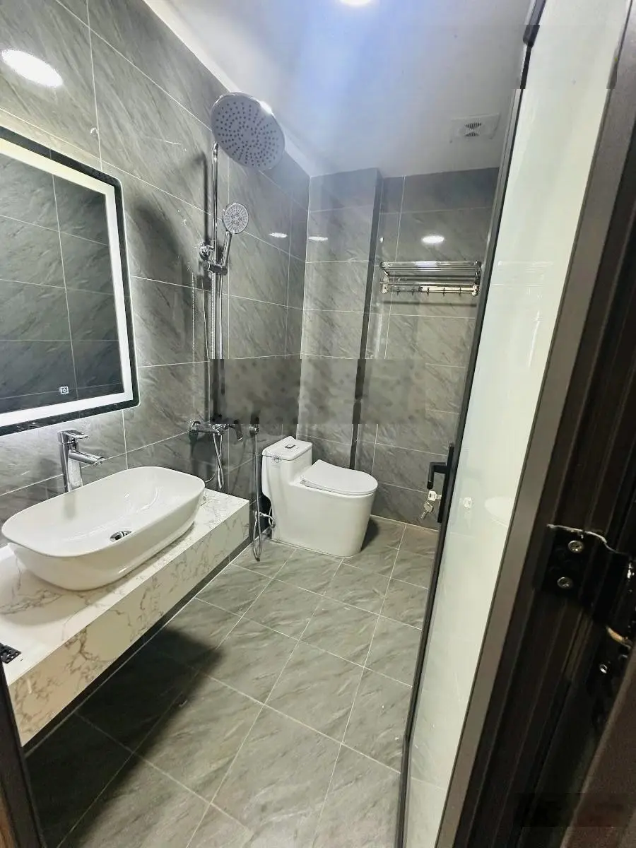 Giá cực tốt! Nhà đẹp ở ngay tại Kim Giang. Ngõ thẳng ra phố, chỉ 40m. Lô góc thoáng sáng. DT 42m2