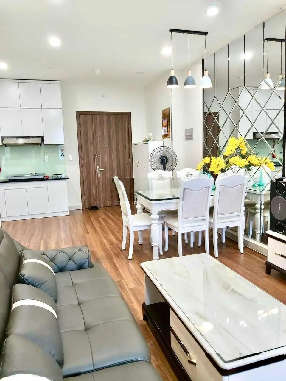 Bán căn hộ cao cấp chung cư Galaxy 9 Quận 4, DT: 70m2, 2PN, giá: 1 tỷ 840, nhà đẹp, Liên hệ Hoàng