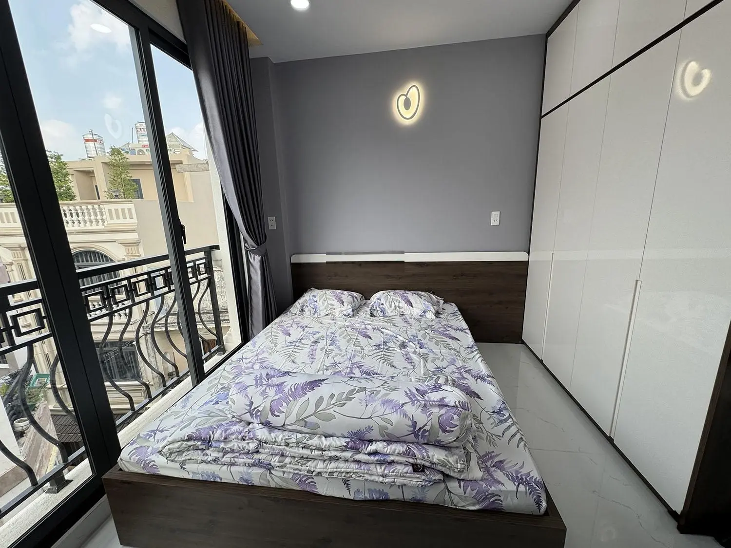 Nhà phố 3 lầu thiết kế Singapore đẹp lung linh full nội thất cao cấp hẻm xe hơi Khu VIP Quang Trung
