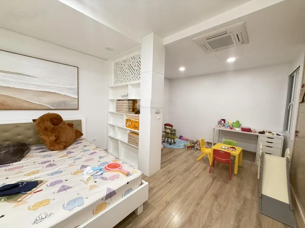 Biệt thự đơn lập, thiết kế hiện đại - thang máy nhập, kinh doanh, 62.5 tỷ, 179m2