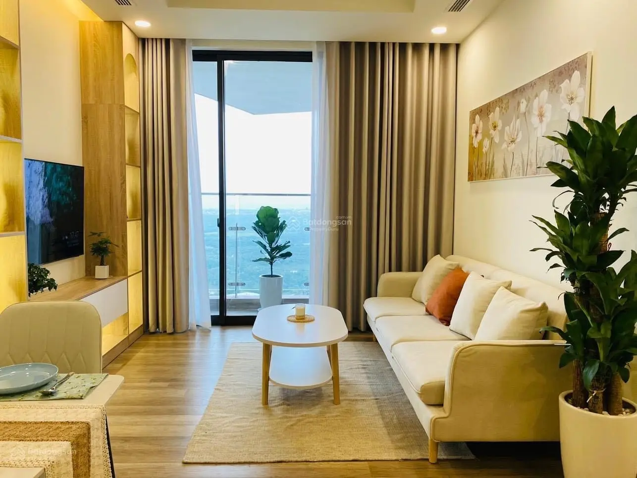 Bán nhanh căn hộ 68m2 2PN 2VS giá 2.680 tỷ tại Sky Oasis Ecopark tầng trung, view thoáng có đồ